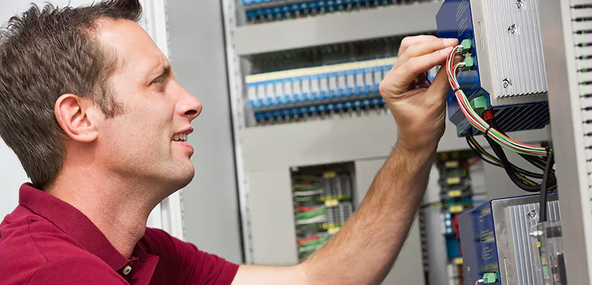 Offshore and Petroleum Facility Electrician in Bentonville